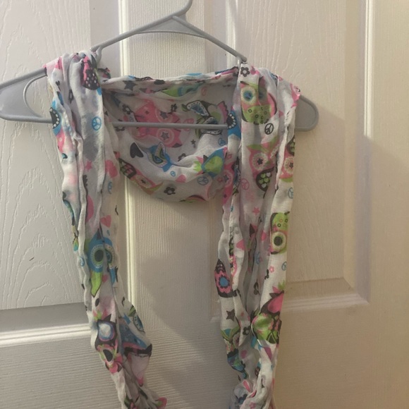 White scarf with owls - Picture 2 of 2